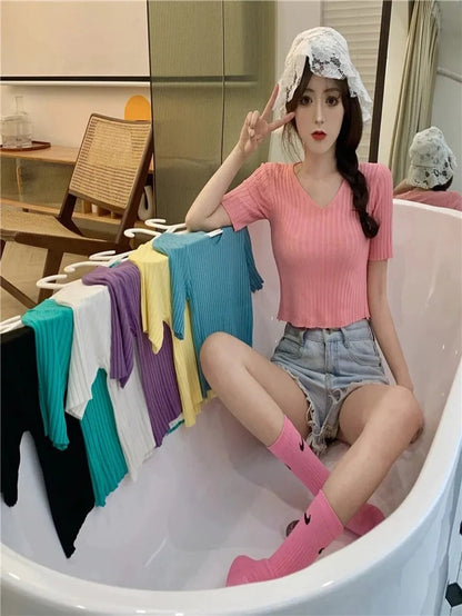 knitted V-neck thin cropped T-shirt Pink Periwinkley Shop